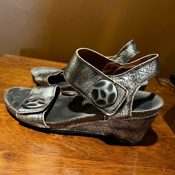 Taos Carousel  Low Heel Sandal Size 38 - Picture 10 of 11